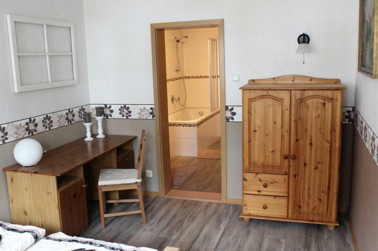 Ferienwohnung Schwarz Benshausen ภายนอก รูปภาพ